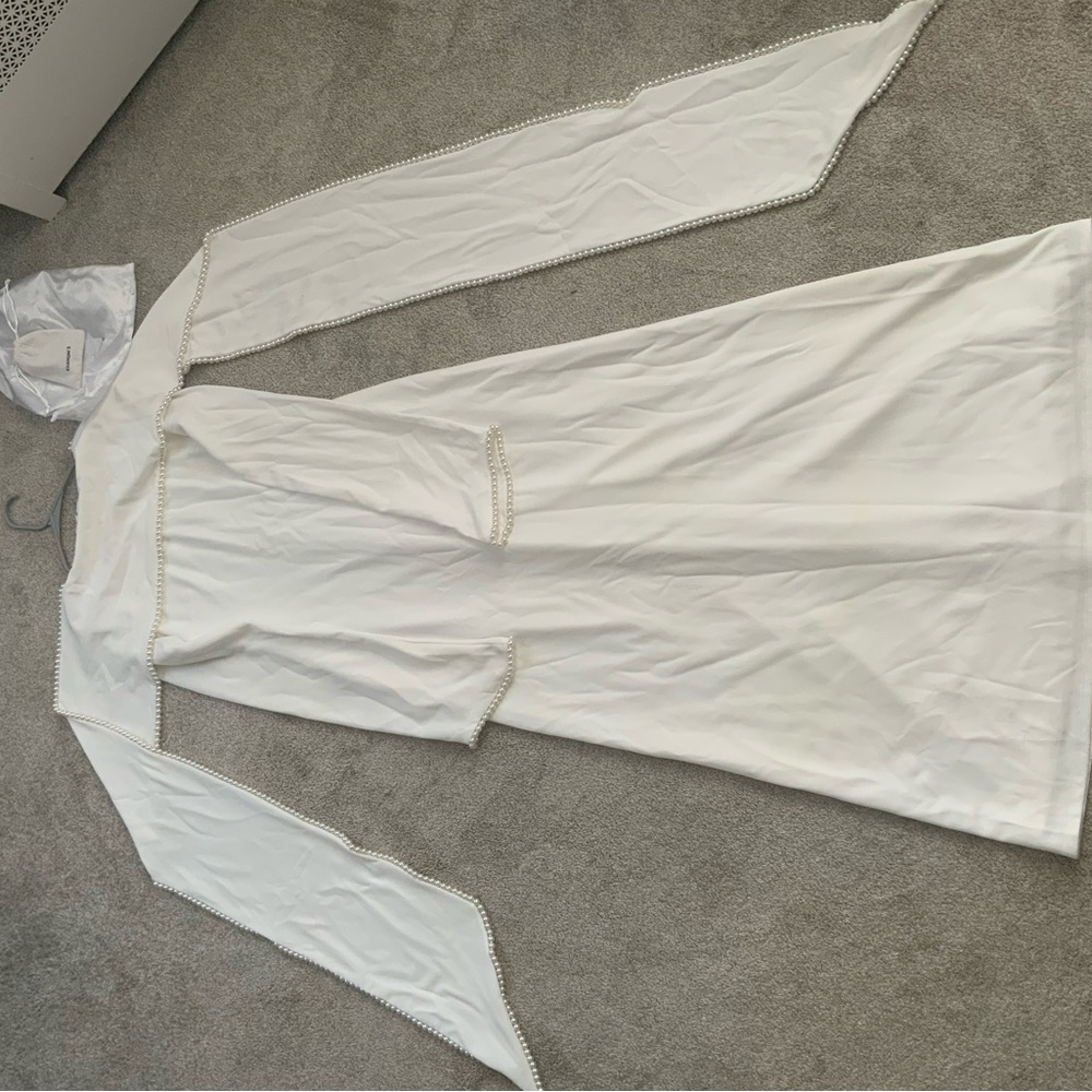 Elegant Long Sleeve White Dress - Picture 6 of 6